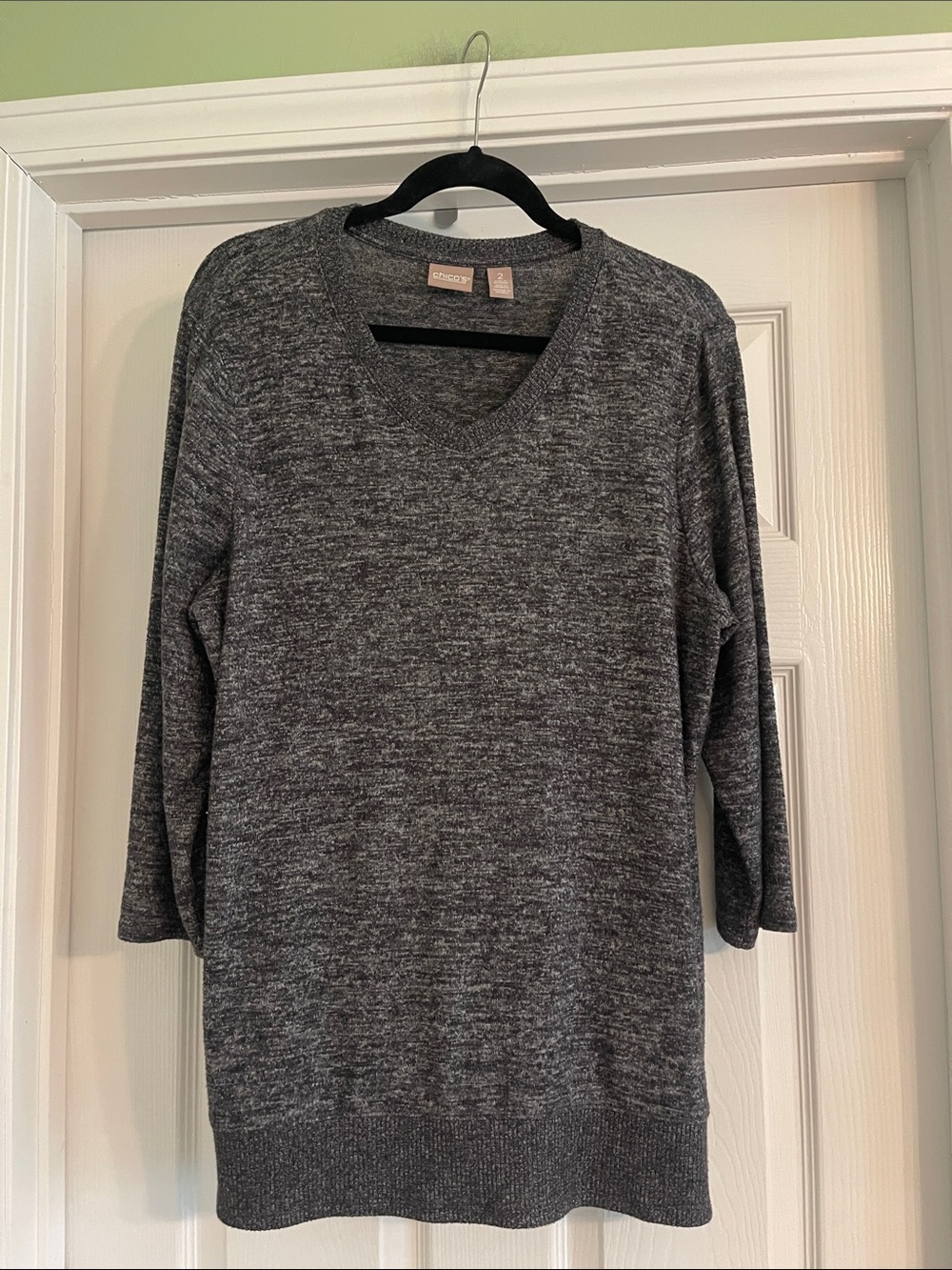 Chico’s Size 2 (L) Gray Knit V-Neck Sweater Tunic